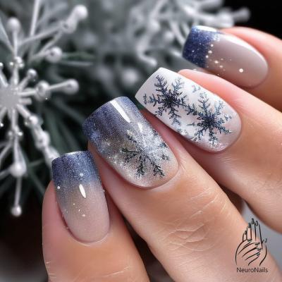 Снежинки на белых и градиентных ногтях