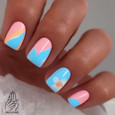 Розовые и голубые оттенки на ногтях