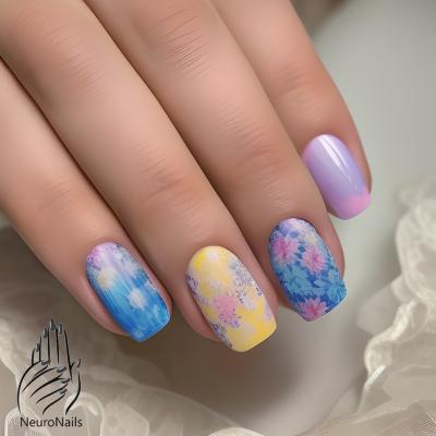 Нежные пастельные рисунки цветов на ногтях