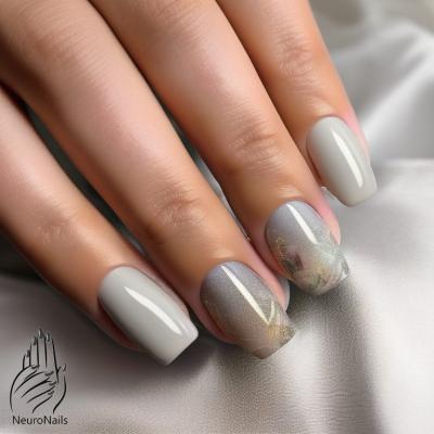 Дизайн с осенними цветами и серыми ногтями