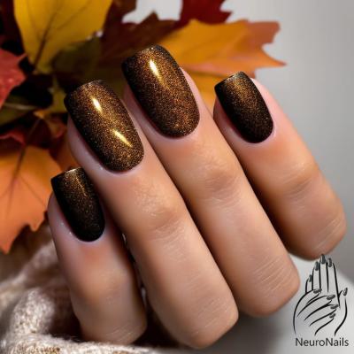 Осенний дизайн ногтей с золотым блеском