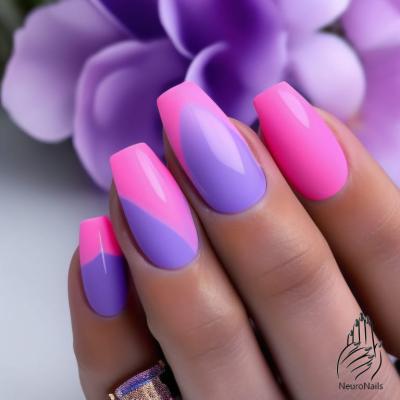 Градиентный дизайн ногтей с сиреневыми и розовыми оттенками 