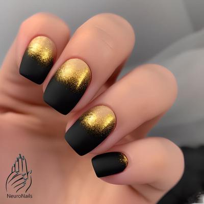 Градиент золотого и черного на ногтях